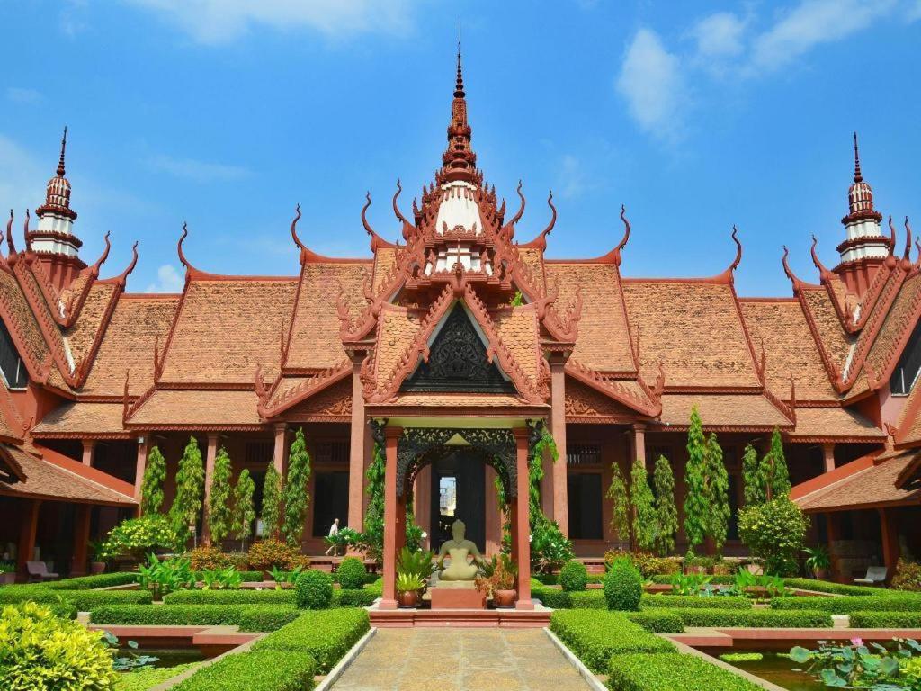 Golden House International Hotel Phnom Penh Exterior photo