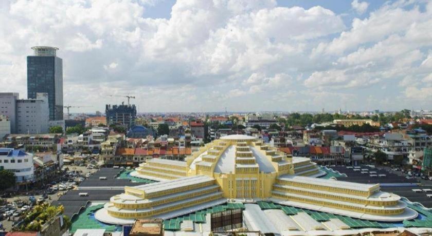 Golden House International Hotel Phnom Penh Exterior photo