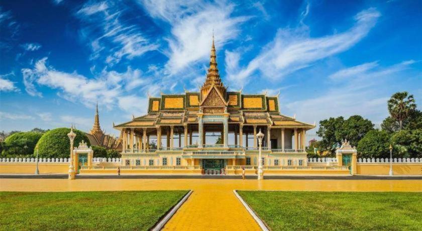 Golden House International Hotel Phnom Penh Exterior photo