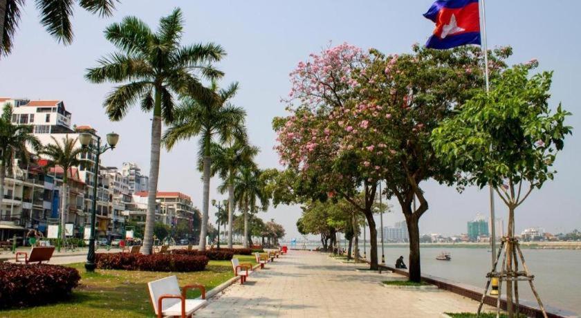 Golden House International Hotel Phnom Penh Exterior photo